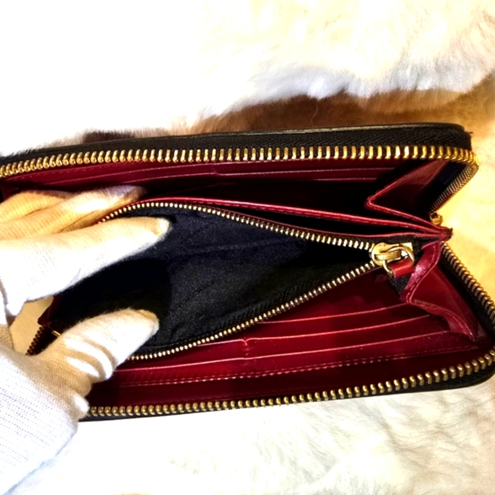 Burberry Red Textured Leather Wallet with Zip Closure - Picture 8 of 8